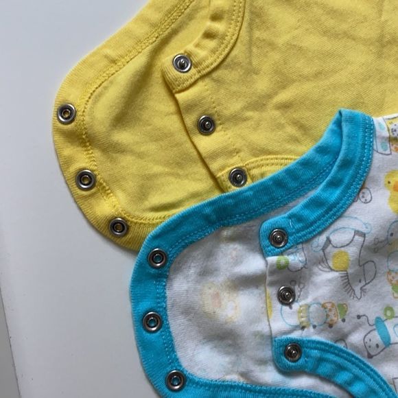 🌵 Bundle to save 3/$10 TWO for ONE! 0-3 onesie - Picture 5 of 7